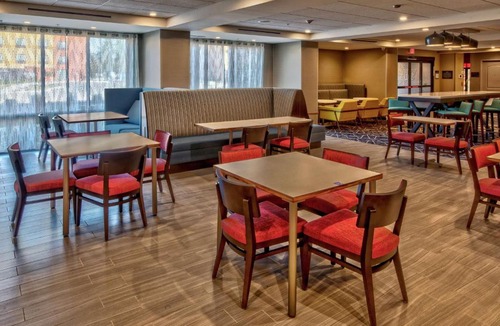 Roosevelt Hotel | Hampton Inn Fresno Airport