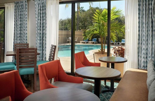 Juno Beach Hotel | Hampton Inn Juno Beach