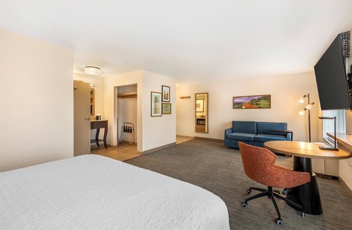 Moreno Valley Hotel | Hampton Inn & Suites Moreno Valley