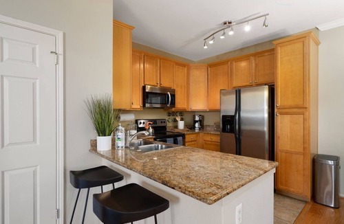 Paradise Valley Village Condo | Heart of Scottsdale*Pool*Balcony*Smart TV*Gym*BBQ
