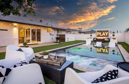 New Papago Parkway House | ✴HEATED POOL ✴ HOT TUB ✴ FIRE PIT ✴ OUTDOOR DINING