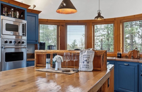 Lake Arrowhead House | Heated Pool + Hot Tub + Fire Pit + Game Room | Mins to Lake Arrowhead + Village