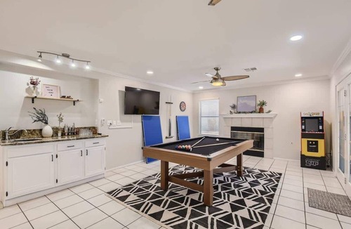 Canyon Gate Villa | Heated Pool with Cabana & Game-Room 15 Min to Strip!