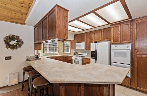 Fox Farm Cabin | Hidden Haven by Destination Big Bear : Delightful Home in Desirable Alpine Woods Area of Fox Farm! Hot Tub! Foosball!