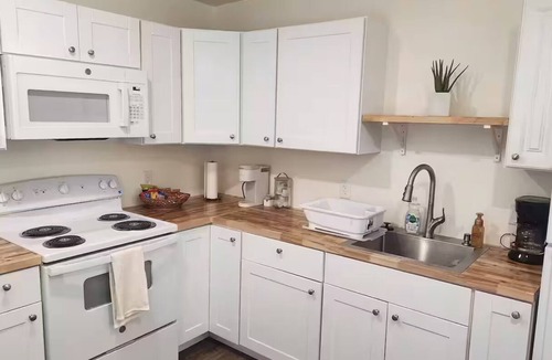 Broadmoor-Broadway House | Hidden in Gem in the Old Pueblo,. Located in the Heart of Tucson