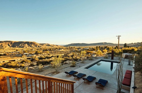 Pioneertown House | High Desert Luxury Retreat-Stars, Sunsets, Pool & Hot Tub near Pappy & Harriet’s