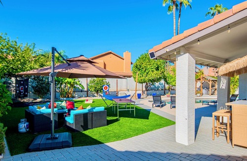 Paradise Park Vista House | [Highly Rated] Scottsdale Luxe- Free Heated Pool + TikiBar + Hot Tub + Gameroom