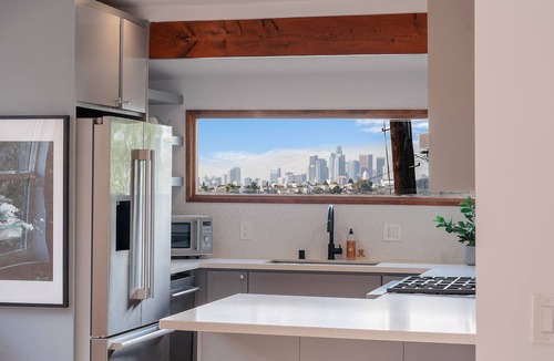 Los Angeles House | Hillside House with DTLA Views + Jacuzzi