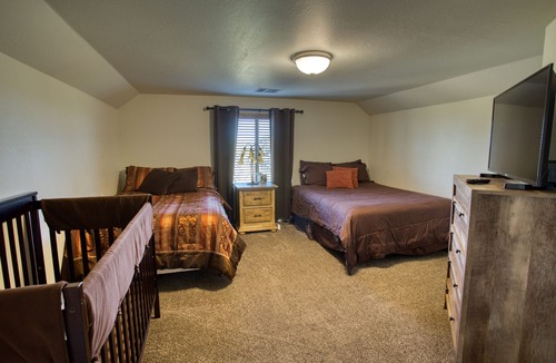 Linden Cabin | Hilltop Retreat on an acre - perfect for family and friends