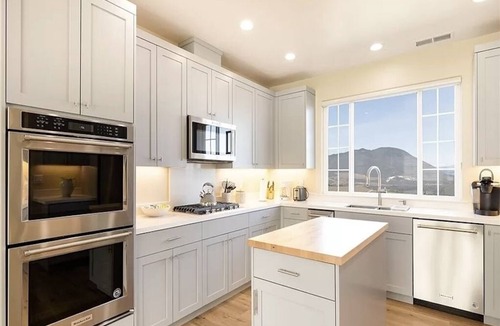 Kelseyville House | Hilltop vineyard paradise near Clearlake with stunning views of Mt. Konocti