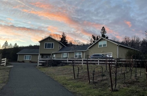 Kelseyville House | Hilltop vineyard paradise near Clearlake with stunning views of Mt. Konocti