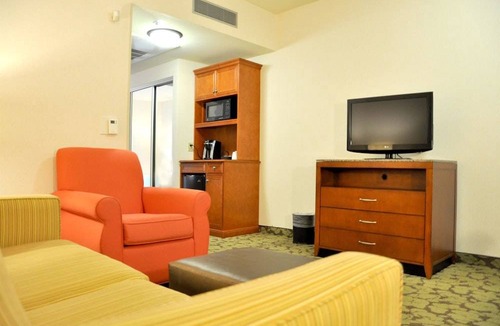 Rancho Bernardo Hotel | Hilton Garden Inn San Diego/Rancho Bernardo 1 King Deluxe 1 Bedroom Suite Hearing Accessible Accessible