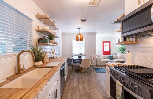 Chesterfield Place Cottage | Historic Cozy and Aesthetic Cottage w/Private, Safe Pet-Friendly Yard
