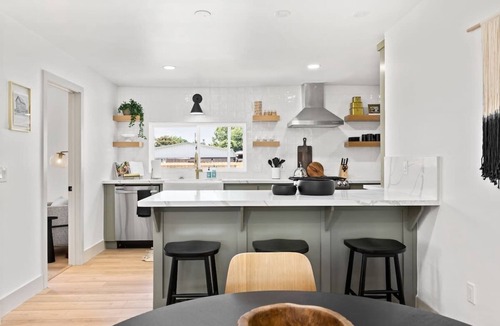 Exeter House | Historic Schoolhouse Retreat, Walk to Downtown Exeter