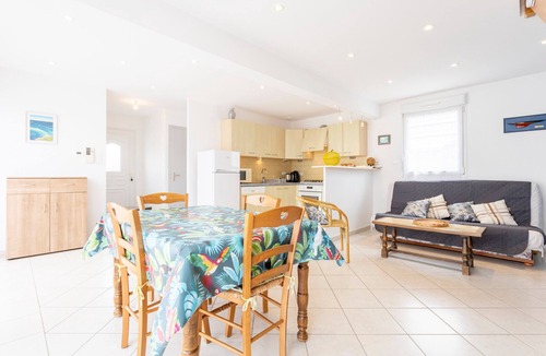 Trevignon House | Holiday Home 'Jacqueline Face À La Mer' with Sea View, Private Garden and Wi-Fi