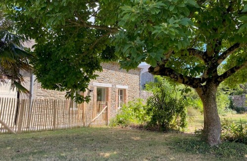 Dol-de-Bretagne House | Holiday Home “La Maison De Deminiac” with Private Terrace, Shared Garden and Wi-Fi