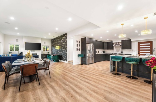 Hollywood House | Hollywood Hideaway - Central to Famous Hot Spots -3Bedrooms -4Beds, 3Full Baths