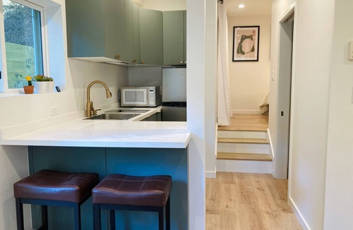 Hollywood Heights Apartment | Hollywood Hills garden apartment w/private patio