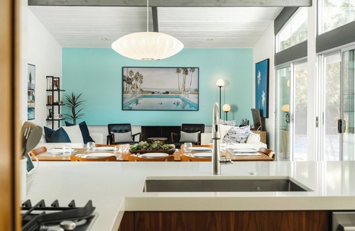 Palm Springs House | Hollywood History Views Saltwater Pool & Spa