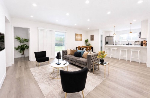 West Hills House | Home W/2 King Beds, Jacuzzi, EV ch. & Ping-pong!