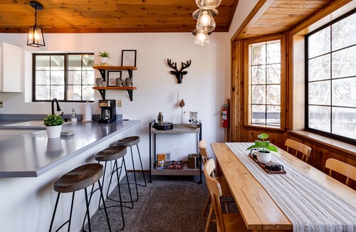 Eagle Mountain Estates Cabin | Hot tub, bbq, 2 fireplaces, 5 mins to slopes & lake
