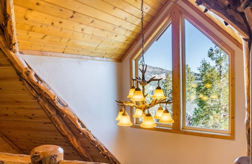 Castle Glen Estates Cabin | Hot Tub + Game Room w/Ping Pong | 5 Mins to Bear Mountain | Mighty Bear Manor