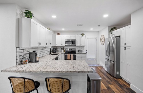 Tempe House | Hot Tub & Pool Getaway Near the Lakes – Prime Spot