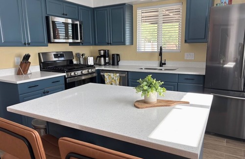 Westside Development House | Hot tub stargazing, pet friendly! Downtown & hiking nearby.