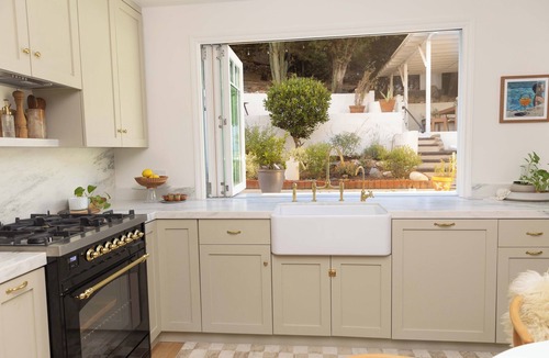 Eagle Rock House | Hot Tub + Views in Eagle Rock Indoor–Outdoor Oasis