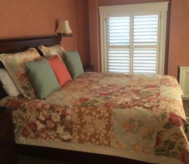 Point Richmond Hotel | Hotel Mac