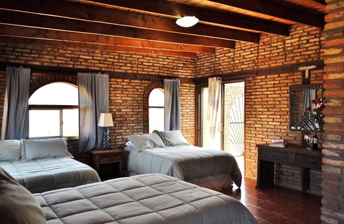 Ensenada Hotel | Hotel that accommodates 6 people