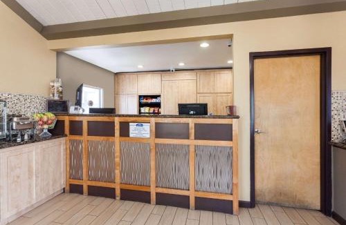 National City Hotel | Howard Johnson by Wyndham National City/San Diego South