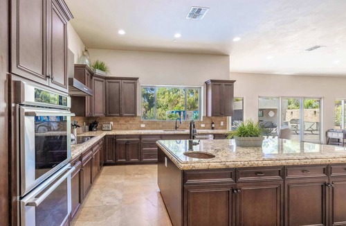Central Scottsdale House | HÓZHÓ Cactus | Pickleball Court, Pool & Theatre