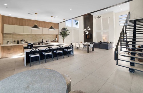 Southwest Village House | HÓZHÓ Old Town, Pool, Hot Tub & Movie Theatre