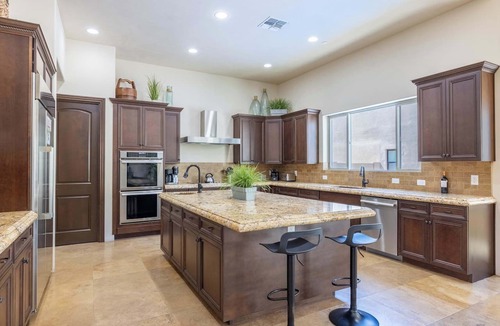 Central Scottsdale House | HÓZHÓ | Pool, Hot Tub, BBQ, Pickleball & Theatre