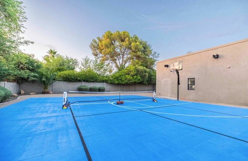 Central Scottsdale House | HÓZHÓ | Pool, Hot Tub, BBQ, Pickleball & Theatre
