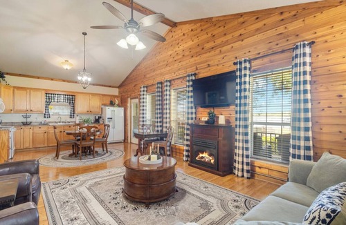 Cedar Creek Reservoir House | HunnyBear Hideout on Cedar Creek Lake