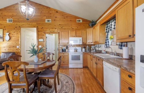 Cedar Creek Reservoir House | HunnyBear Hideout on Cedar Creek Lake
