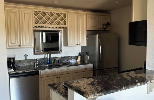 Koreatown Condo | Huntington Beach Cozy 1-bedroom condo in lovely with AC and gym