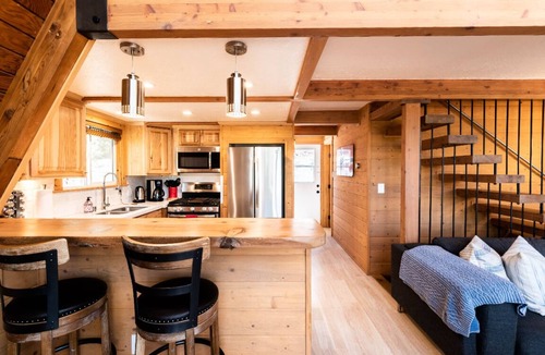 Crest Park Cabin | Iconic modernized A-frame Cabin in Lake Arrowhead/hot tub/dog friendly