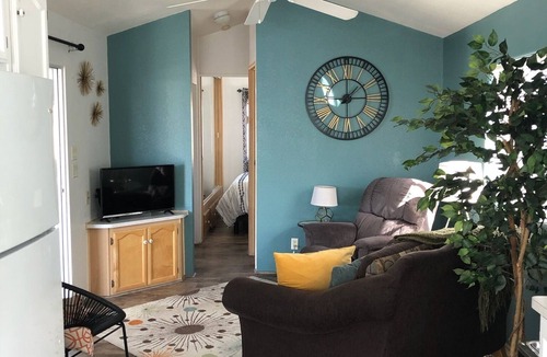 Tucson House | Immaculate & tastefully decorated park model in 55 plus Tucson Voyager Resort