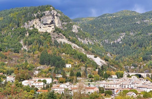 Annot Other | In a quiet, green setting, pretty Provencal country house