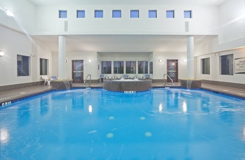 Plano Condo | Indoor Pool + Wi-Fi | Fully Equipped King Suite