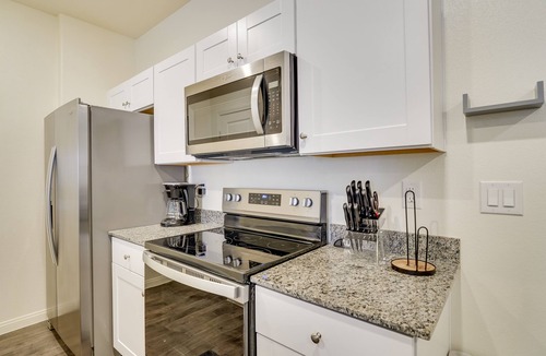 Henderson House | Inviting Henderson Townhome w/Community Pool!