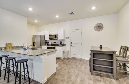 Henderson House | Inviting Henderson Townhome w/Community Pool!