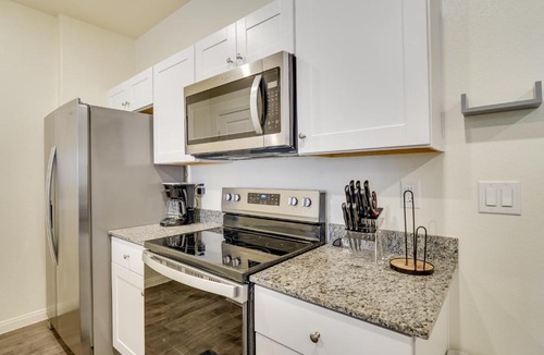 Henderson House | Inviting Henderson Townhome w/Community Pool!