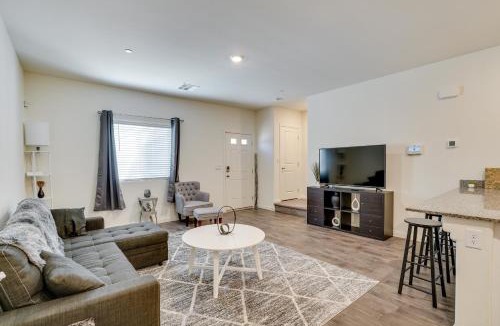 Henderson House | Inviting Henderson Townhome w/Community Pool!