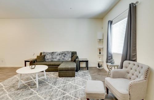 Henderson House | Inviting Henderson Townhome w/Community Pool!