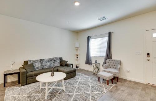 Henderson House | Inviting Henderson Townhome w/Community Pool!