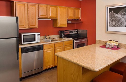 Ontario Hotel | Inviting Studio with Full Kitchen | Outdoor Pool Access